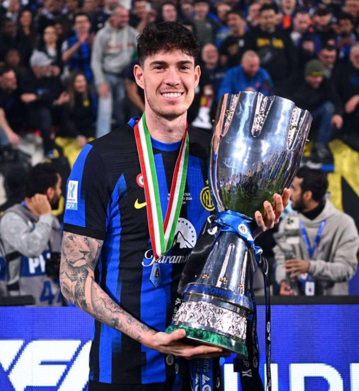 赛前荷甲传出新动向，巴黎圣日耳曼刷新队史纪录，管理层表态——态度坚定，更衣室氛围转暖的简单介绍