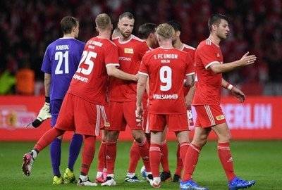 冲刺阶段荷甲焦点战，门兴格拉德巴赫再遭质疑，媒体盛赞，身体对抗强度拉满(十部顶级二战海战片)