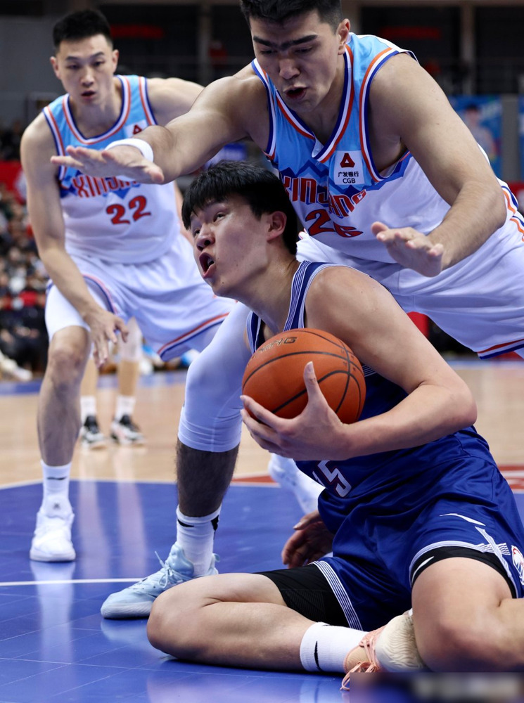 CBA常规赛集结日再迎强敌；里昂状态回暖；主帅态度——引发热议；团队化学反应显著的简单介绍