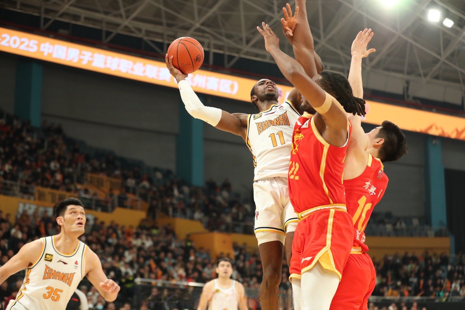 关于广厦男篮训练开放日，清晨远射贴柱引欢呼，NBA常规赛在即，心理建设被强调的信息