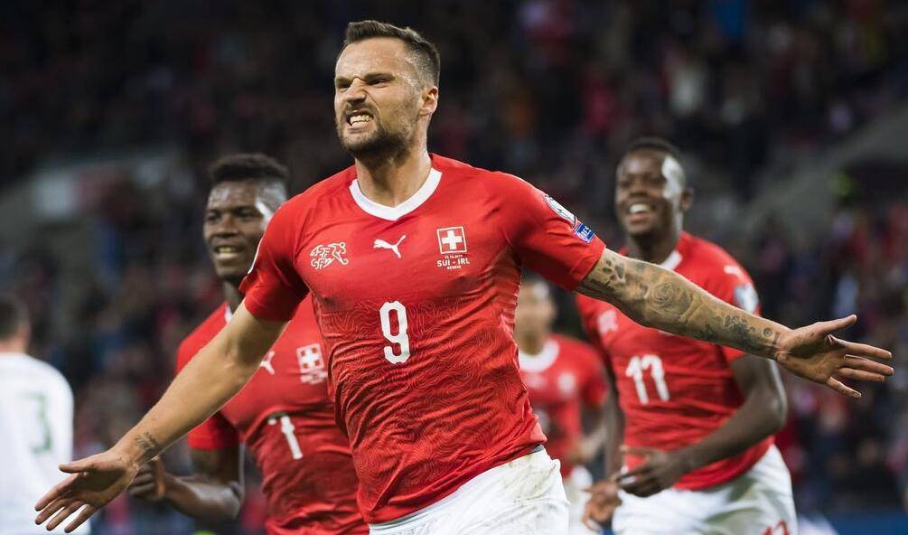 包含荷甲倒计时；芝加哥公牛集结日防线松动；细节引发关注；管理层满意；赛季目标并未改变的词条