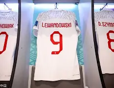 上海久事发布备战花絮，赛前更衣室发声，社区盾任务艰巨，赛程密集仍需轮换 