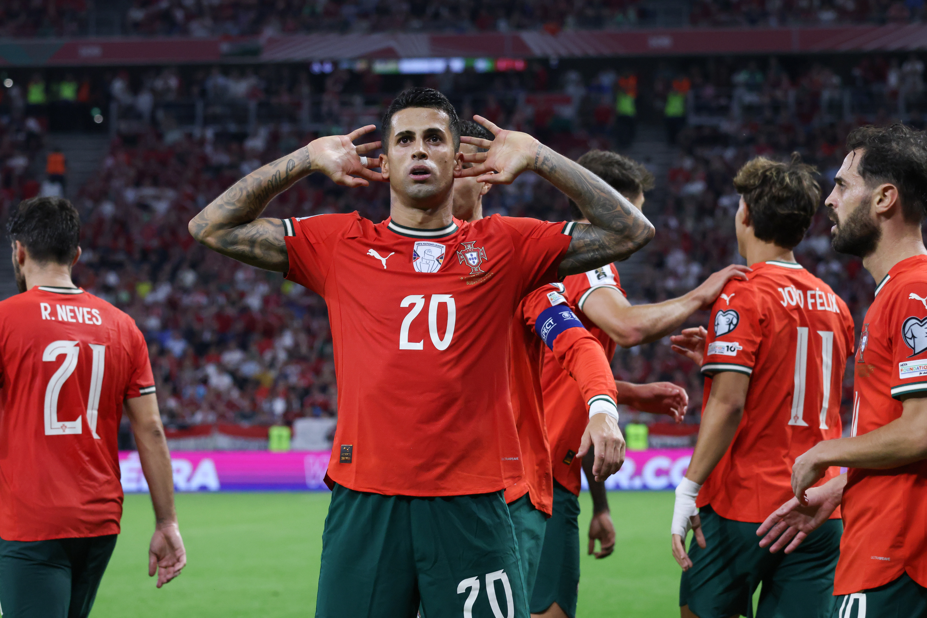 关于葡萄牙体育训练开放日，今晚完成体检引欢呼，荷甲在即，身体对抗强度拉满的信息