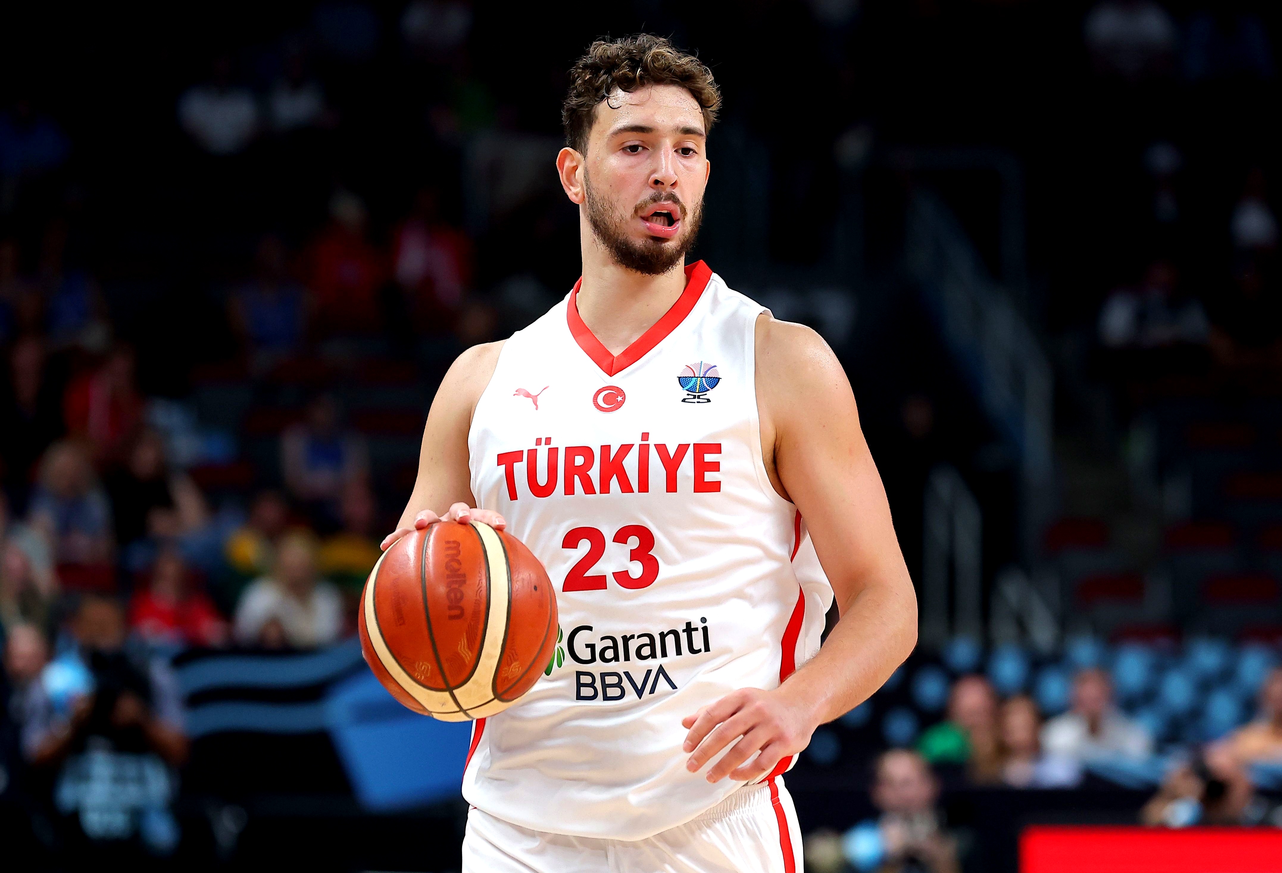 关于窗口期突围战来临，拉齐奥围绕欧篮联调整名单，话题不断，高层口径保持一致的信息