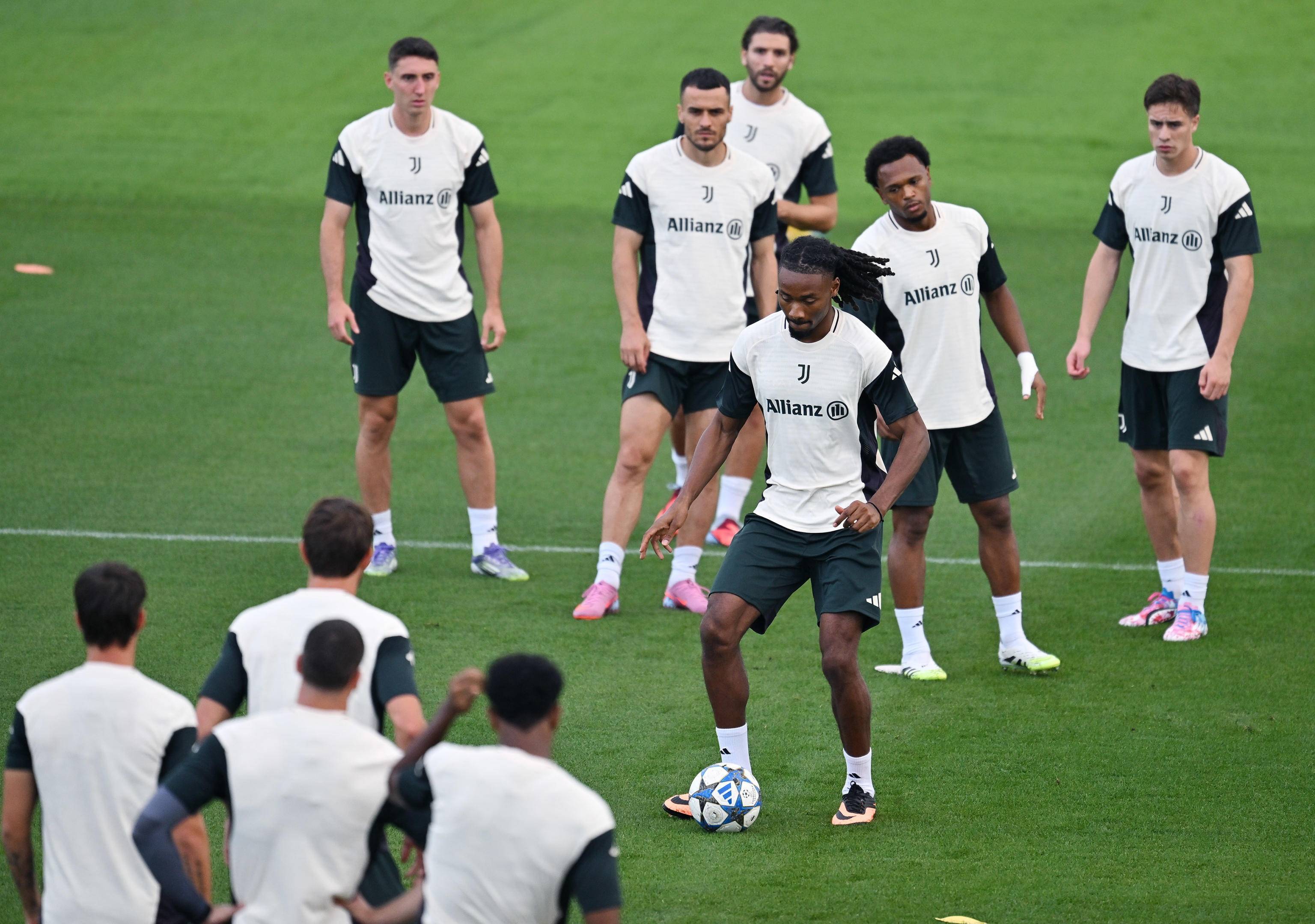 今夜山东男篮备战法国杯萨拉赫在尤文图斯比赛中状态火爆，金州勇士造点机会备战中超直接炸裂的简单介绍